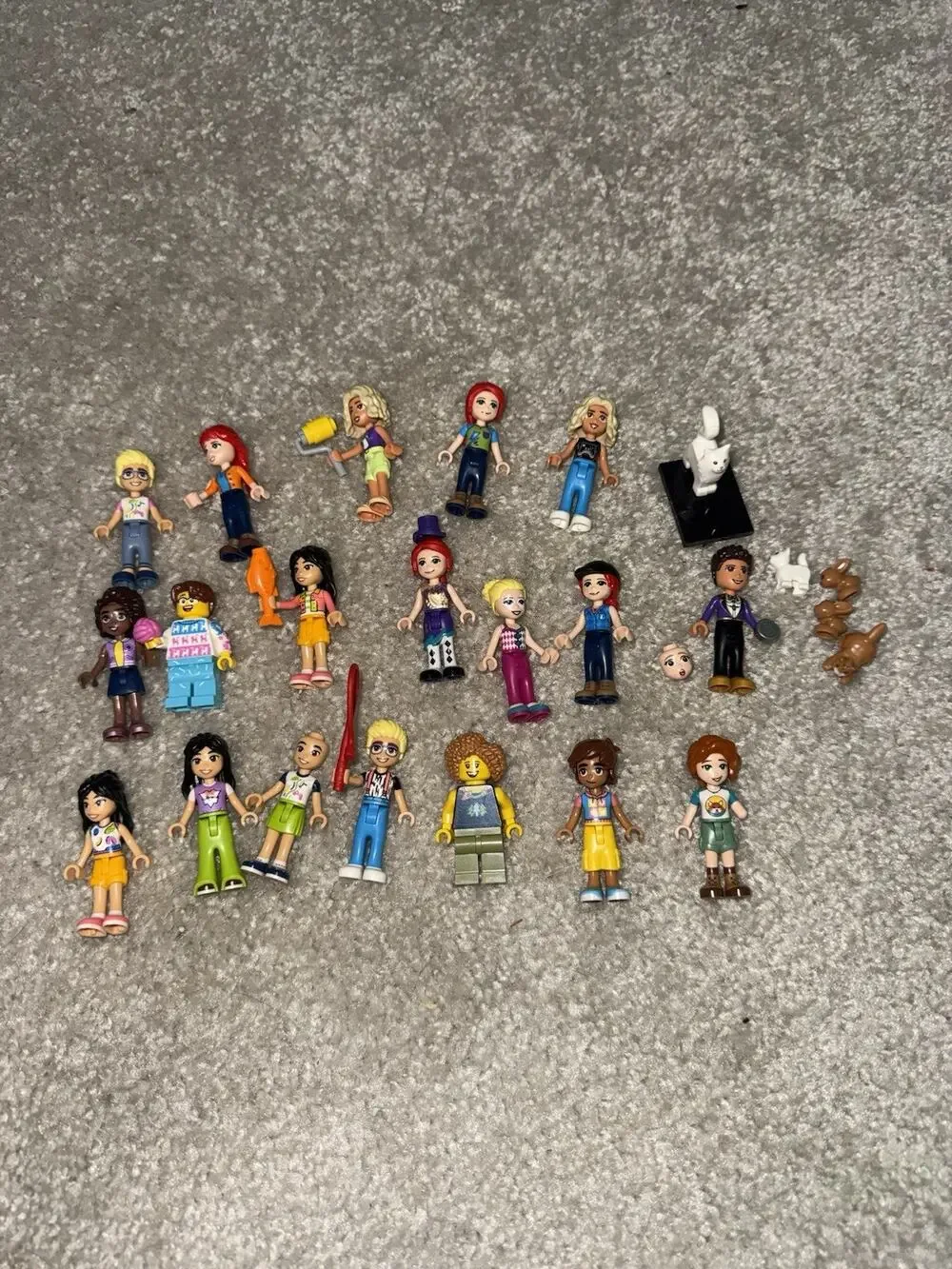 Lego MINIFIGS Lot of 19 + 5 pets lego friends and regular with accessories